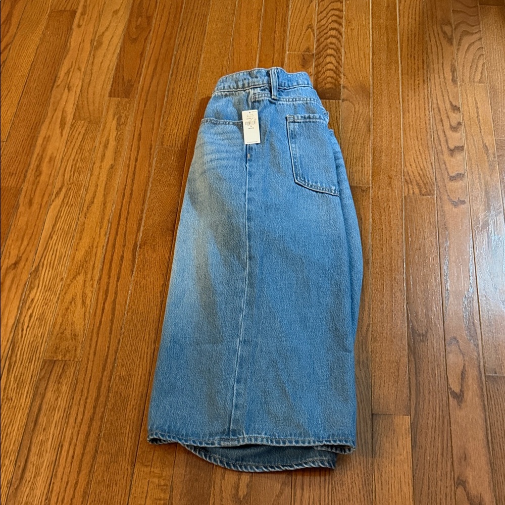 Old Navy baggy below the knee  jeans NWT